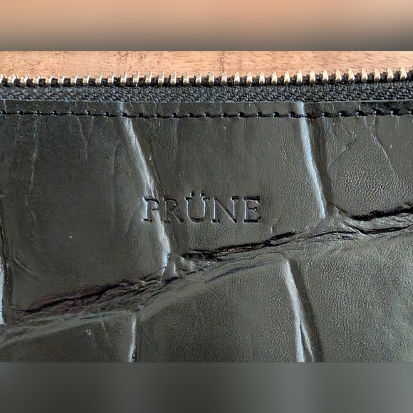 2 Prune leather wristlets / clutch purses - Picture 3 of 16